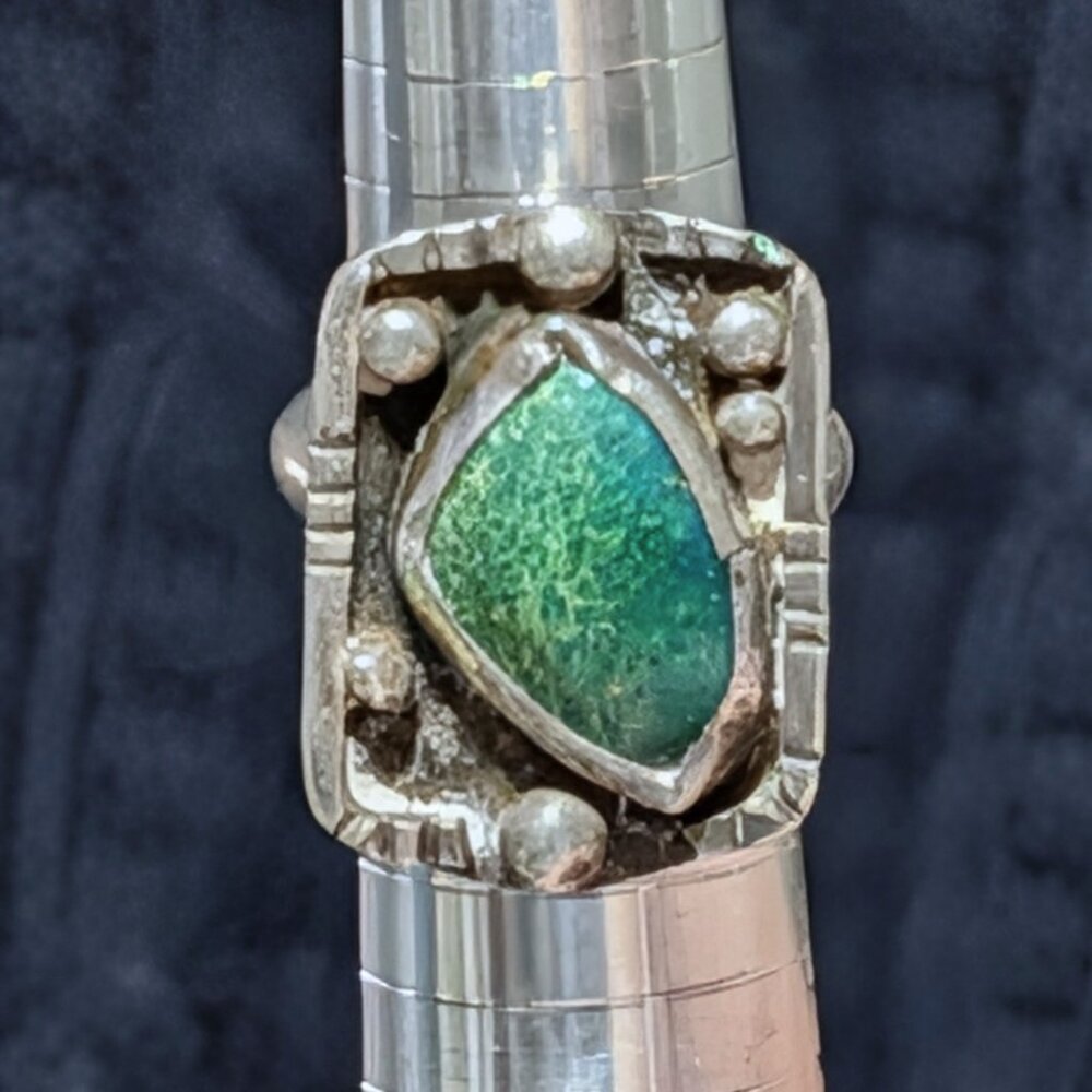 Sz 8 Estate 1970s NAVAJO Native American Green Turquoise Sterling Silver Ring